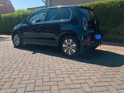 Gebraucht VW e-up! Active 61 kW (83 PS) 2021 Schwarz Kleinwagen