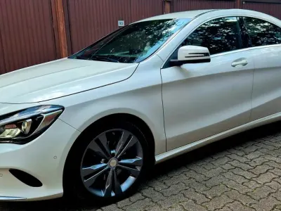 Gebraucht Mercedes CLA180 Urban 122 PS (89 kW) 2016 Weiß Coupé