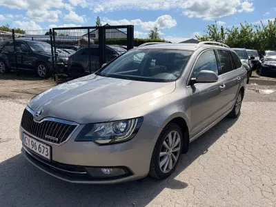 Gebraucht Skoda Superb GreenLine 105 PS (77 kW) 2013 Beige Limousine