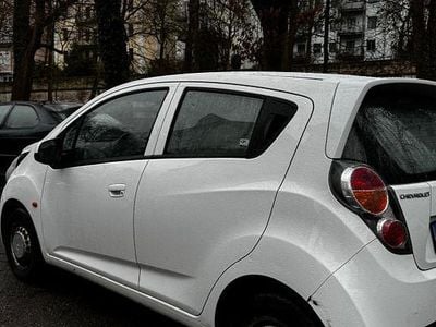 Gebraucht Chevrolet Spark 68 PS (50 kW) 2011 Weiß Kleinwagen