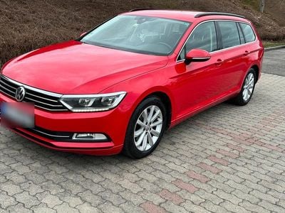 Gebraucht VW Passat 120 PS (88 kW) 2018 Rot Kombi