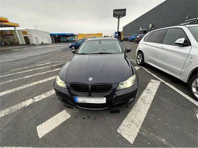 Gebraucht BMW 330 245 PS (180 kW) 2010 Blau Limousine