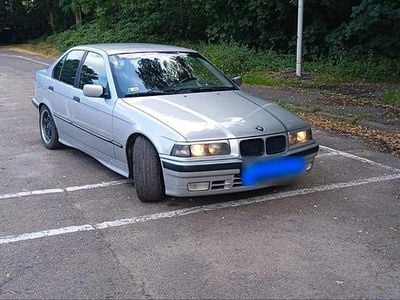 Gebraucht BMW 320 150 PS (110 kW) 1991 Silber Limousine