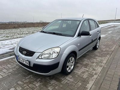Silber Gebraucht 2009 Kia Rio Limousine | 1.000 € (Guter Preis)