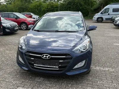 Gebraucht Hyundai i30 Style 135 PS (99 kW) 2017 Blau Limousine