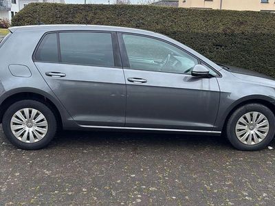 Gebraucht VW Golf VII Sound 116 PS (85 kW) 2017 Grau Limousine