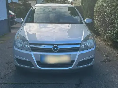 Usado Opel Astra 101 HP (74 kW) 2005 Prateado Sedan
