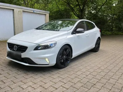 Gebraucht Volvo V40 R-Design 190 PS (139 kW) 2015 Weiß Limousine