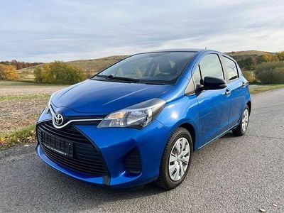 Second-hand Toyota Yaris 69 CP (50 kW) 2015 Albastru Hatchback