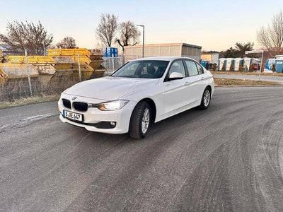 Gebraucht BMW 320 184 PS (135 kW) 2012 Weiß Limousine