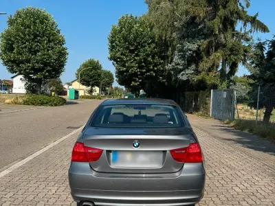 Gebraucht BMW 320 170 PS (125 kW) 2010 Grau Limousine