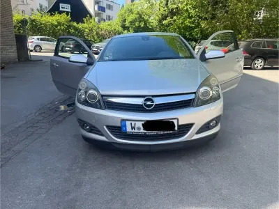 Używany Opel Astra GTC Catch Me 90 KM (66 kW) 2007 Szary Sedan/Limuzyna