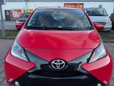 Brugt Toyota Aygo X-play 69 HK (50 kW) 2017 Rød Hatchback
