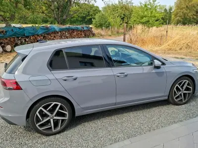 Gebraucht VW Golf VIII 131 PS (96 kW) 2020 Grau Limousine