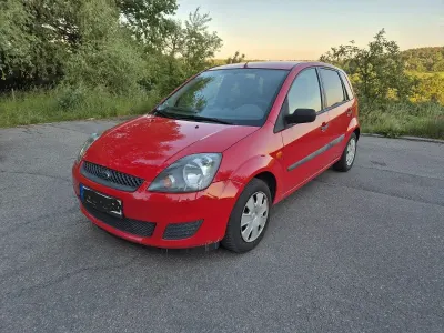 Gebraucht Ford Fiesta 80 PS (58 kW) 2007 Rot Kleinwagen