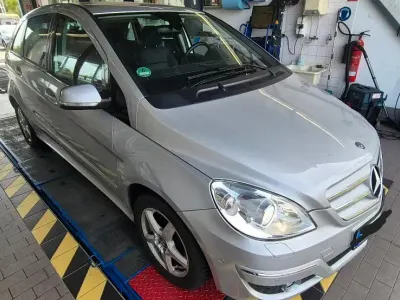 Gebraucht Mercedes B200 142 PS (104 kW) 2009 Silber Van / Kleinbus