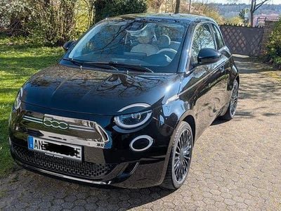 Second-hand Fiat 500e La Prima 86 kW (118 CP) 2022 Negru Berlinǎ