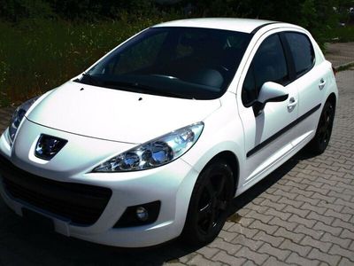 Gebraucht Peugeot 207 Premium 120 PS (88 kW) 2010 Weiß Kleinwagen