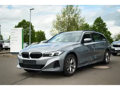 Gebraucht BMW 318 150 PS (110 kW) 2023 Skyscraper grau metallic Kombi