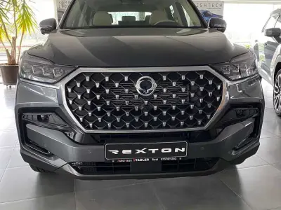 Gebraucht SsangYong Rexton Sapphire 203 PS (149 kW) 2024 Marble grey met. acm SUV
