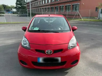 Gebraucht Toyota Aygo 68 PS (50 kW) 2010 Rot Kleinwagen
