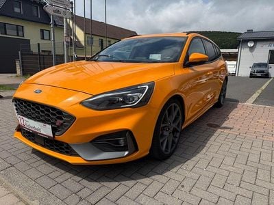 Orange Gebraucht 2020 Ford Focus Performance Edition Kombi | 14.590 € (Teuer)