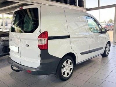 Weiß Gebraucht 2017 Ford Courier Van / Kleinbus | 7.900 €