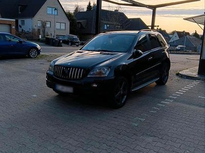 Usata Mercedes ML320 245 CV (180 kW) 2008 Nero SUV
