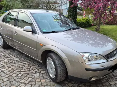 Second-hand Ford Mondeo Ghia 145 CP (106 kW) 2002 Auriu Berlinǎ