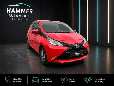 Gebraucht Toyota Aygo X-play 69 PS (50 kW) 2017 Rot Kleinwagen