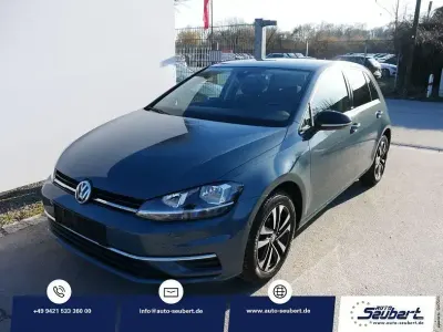 Gebraucht VW Golf VII 116 PS (85 kW) 2019 Petroleum blue metallic Limousine