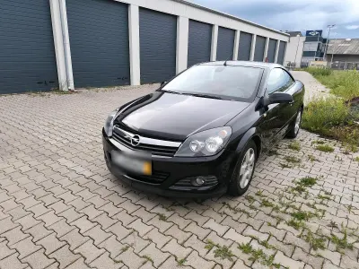 Gebraucht Opel Astra 105 PS (77 kW) 2007 Schwarz Cabrio