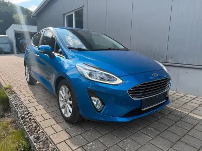 Używany Ford Fiesta Titanium 101 KM (74 kW) 2019 Niebieski Hatchback