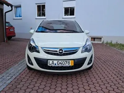Gebraucht Opel Corsa Color Edition 87 PS (63 kW) 2011 Weiß Kleinwagen