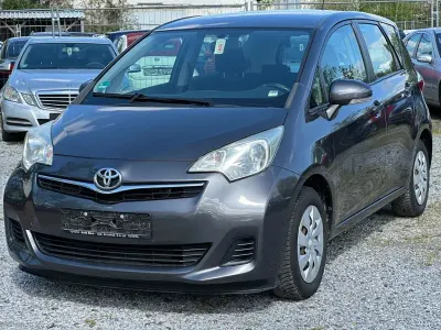 Gebraucht Toyota Verso-S Life 99 PS (72 kW) 2011 Grau Van / Kleinbus
