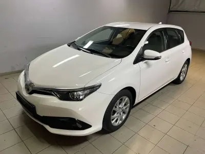 Gebraucht Toyota Auris Comfort 116 PS (85 kW) 2015 Super white 2 Kleinwagen