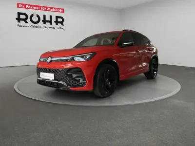 Gebraucht VW Tiguan R-line 150 PS (110 kW) 2024 Persimmon red metallic SUV