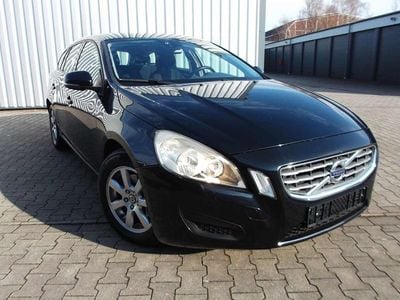 Usata Volvo V60 Momentum 150 CV (110 kW) 2012 Nero Station wagon