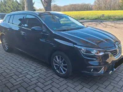 Używany Renault Mégane Intens 110 KM (80 kW) 2017 Czarny Sedan/Limuzyna