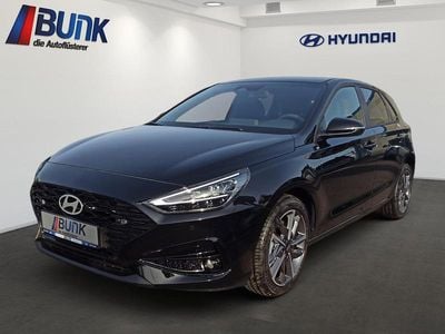 Nieuw Hyundai i30 Advantage 140 PK (102 kW) 2025 Zwart Sedan