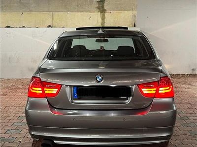 Gebraucht BMW 320 184 PS (135 kW) 2011 Grau Limousine