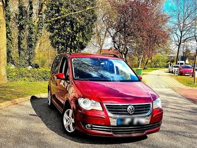 Second-hand VW Touran United 140 CP (102 kW) 2007 Roșu Monovolum