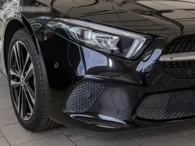 Gebraucht Mercedes A200 AMG Edition 1 163 PS (119 kW) 2020 Metalliclack kosmosschwarz Limousine