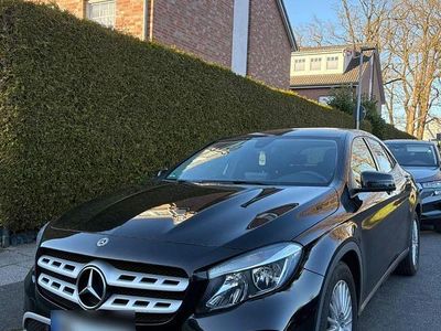 Second-hand Mercedes GLA180 109 CP (80 kW) 2017 Negru SUV