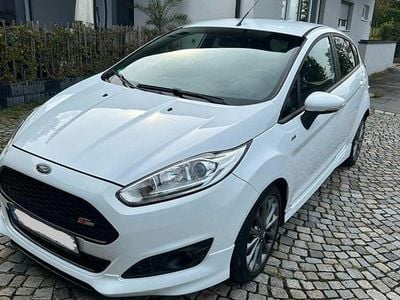 Usata Ford Fiesta ST-Line 125 CV (91 kW) 2016 Bianco Utilitaria