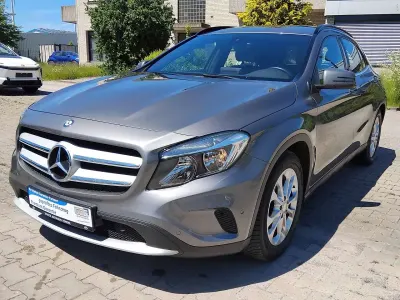 Gebraucht Mercedes GLA200 Style 136 PS (100 kW) 2016 Mountaingrau  met. SUV