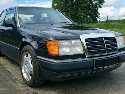 Gebraucht Mercedes 300 147 PS (108 kW) 1992 Schwarz Limousine