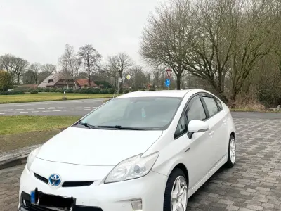 Begagnad Toyota Prius 99 HK (72 kW) 2012 Vit Sedan