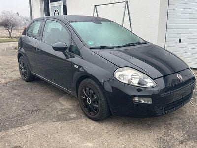 Gebraucht Fiat Punto Young 69 PS (50 kW) 2015 Schwarz Kleinwagen