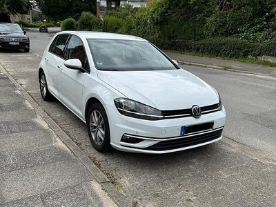 Gebraucht VW Golf VII 110 PS (80 kW) 2017 Weiß Kleinwagen